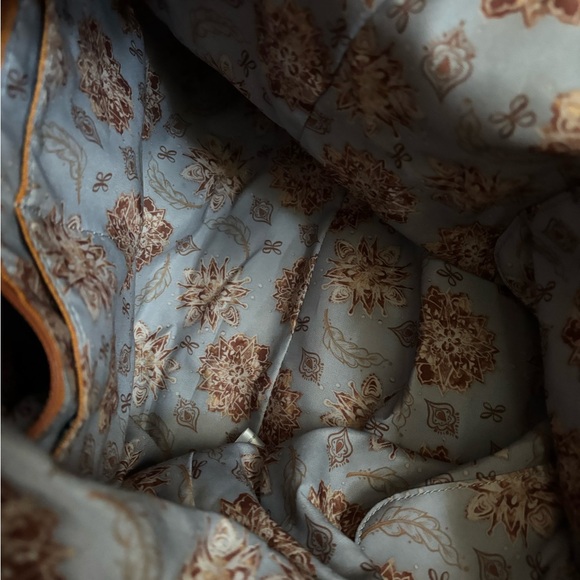 HOBO Large  limited edition fringe metallic leather Sheila bag. - Picture 7 of 17